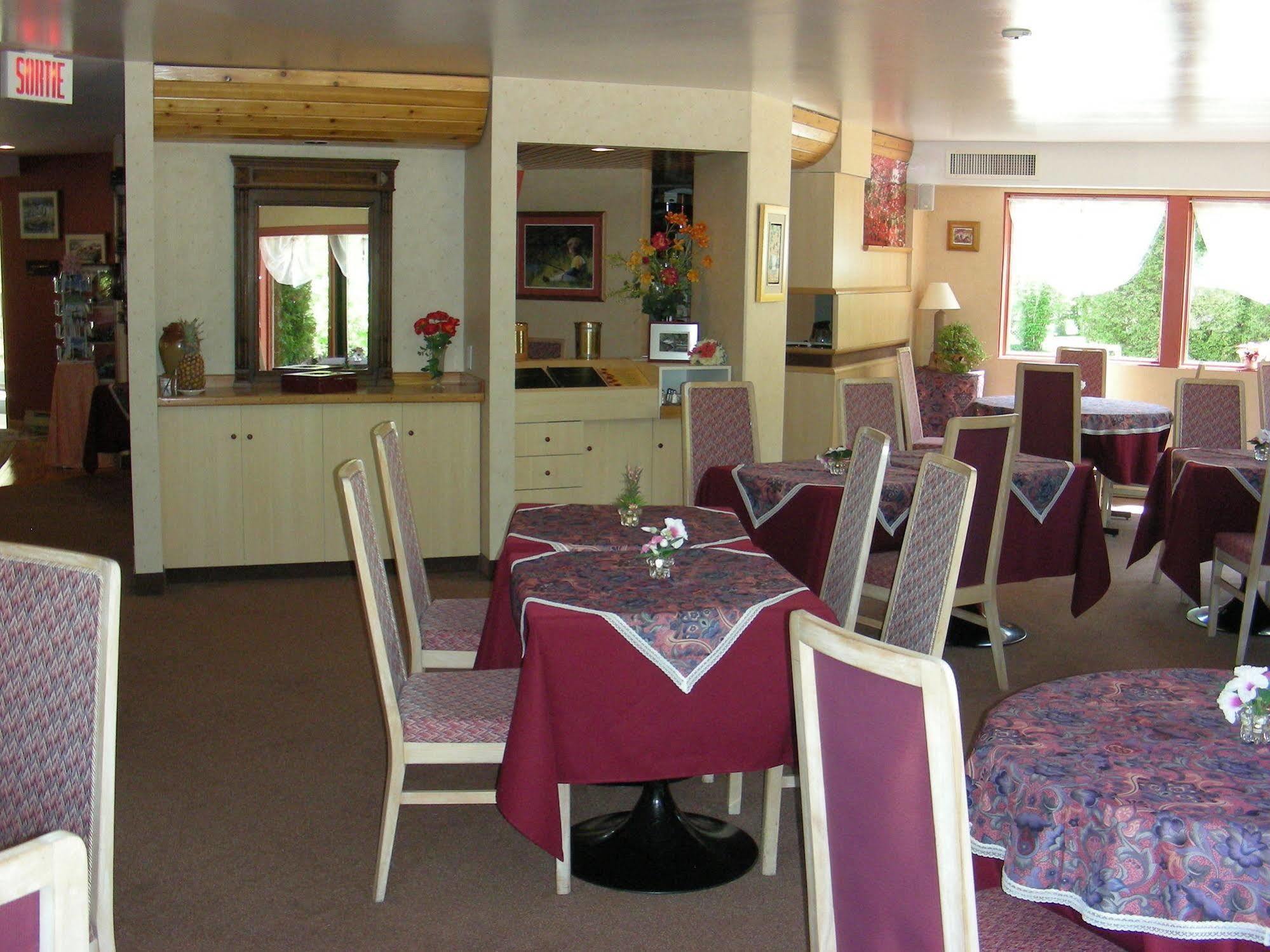 Auberge Du Jardin Petit-Saguenay Экстерьер фото